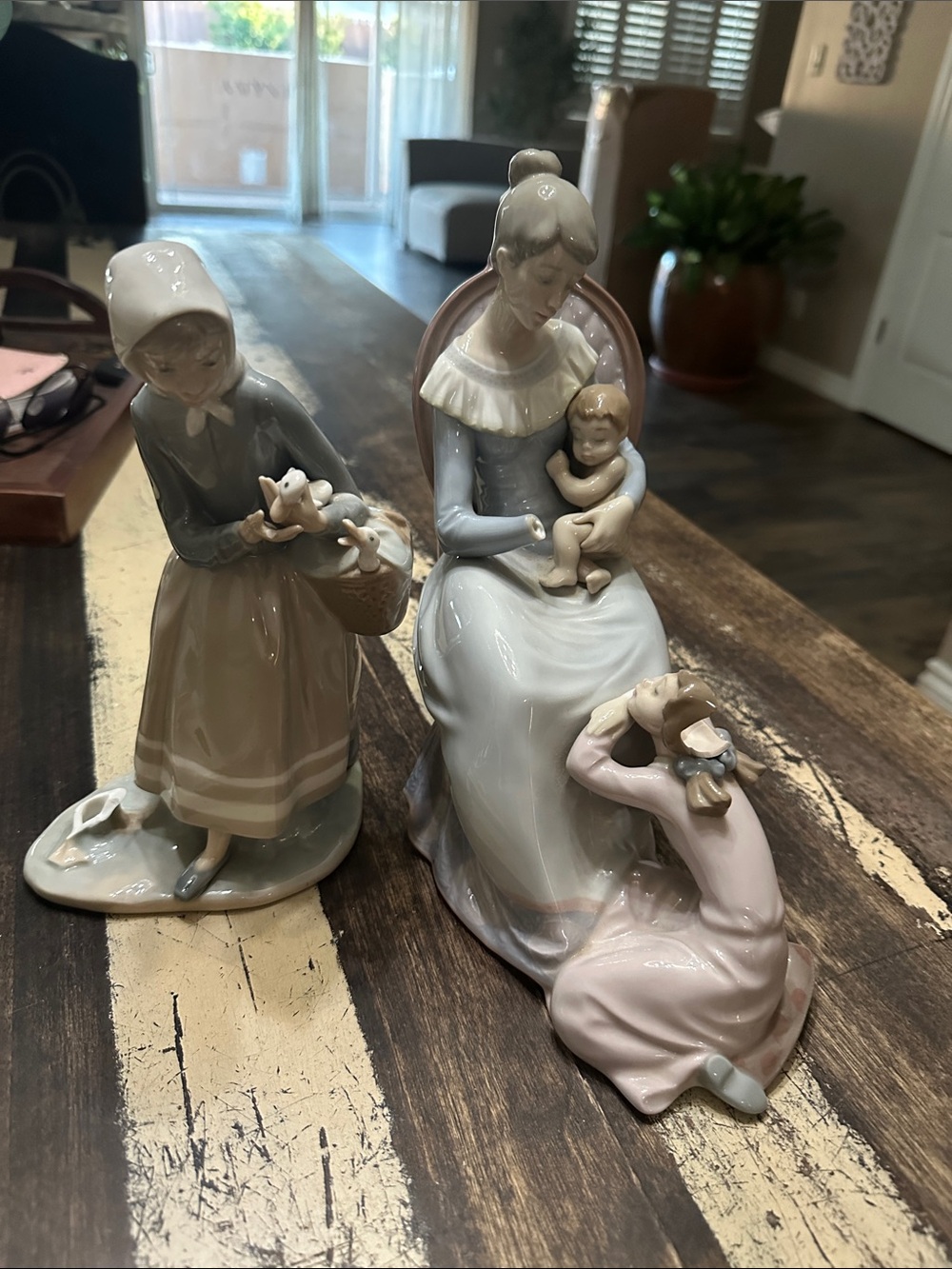 These two statues original Llardo